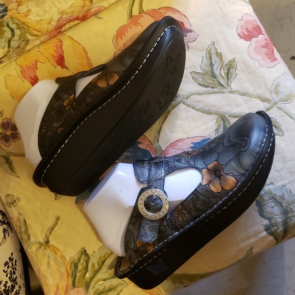 Alegria by PG Lite, Mary Jane Clogs, Size 37. - Picture 4 of 7